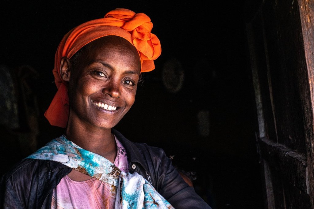 donna etiope sorridente