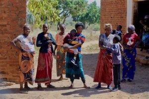 foto beneficiari in un villaggio