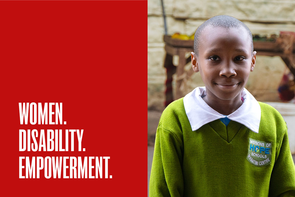 bambina sorridente in primo piano. scritta bianca su sfondo rosso "women. disability. empowerment"